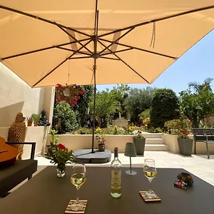  Bed & Breakfast Maltese Garden